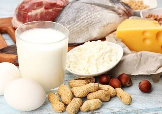 Milchprodukte, Fisch, Fleisch, Nüsse und Eier sind die Ernährung der Proteindiät